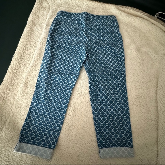 Cute capris worn once! - Picture 5 of 6